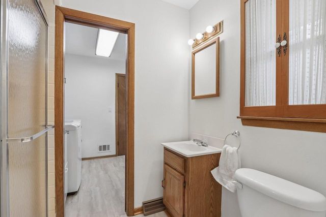 13295 W Old Oak COURT, New Berlin, WI 53151
