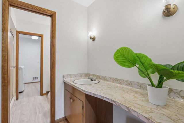 13295 W Old Oak COURT, New Berlin, WI 53151