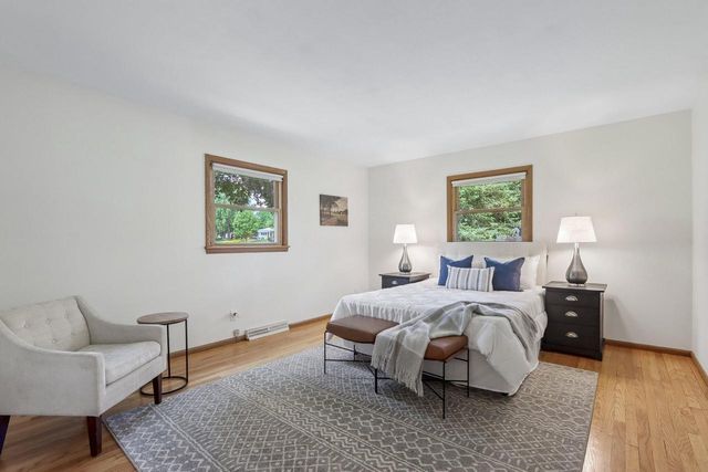 13295 W Old Oak COURT, New Berlin, WI 53151
