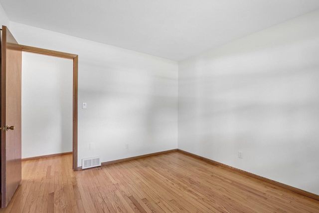 13295 W Old Oak COURT, New Berlin, WI 53151