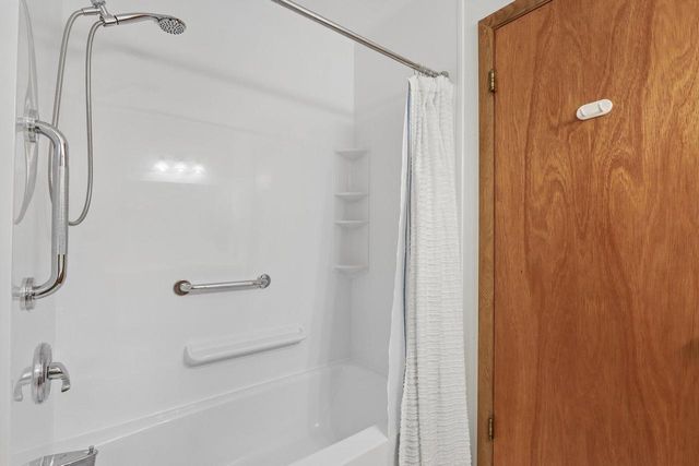13295 W Old Oak COURT, New Berlin, WI 53151
