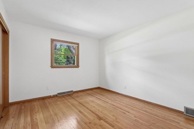 13295 W Old Oak COURT, New Berlin, WI 53151