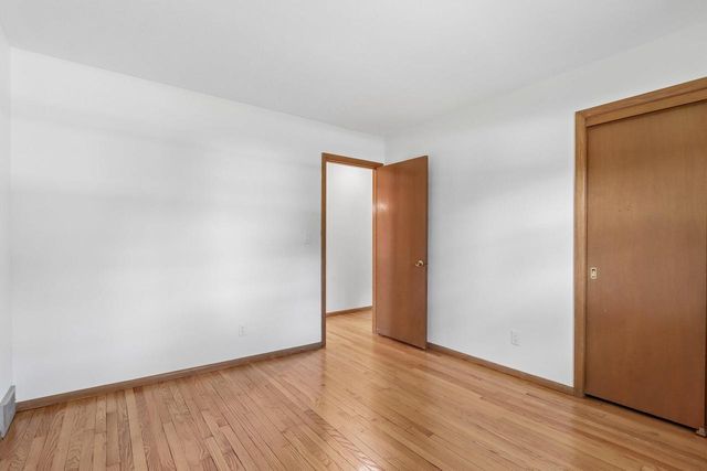 13295 W Old Oak COURT, New Berlin, WI 53151