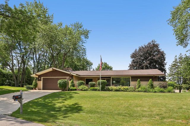 13295 W Old Oak COURT, New Berlin, WI 53151