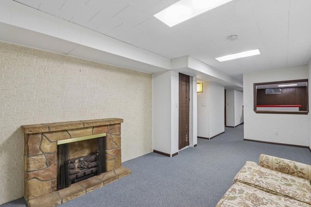 13295 W Old Oak COURT, New Berlin, WI 53151