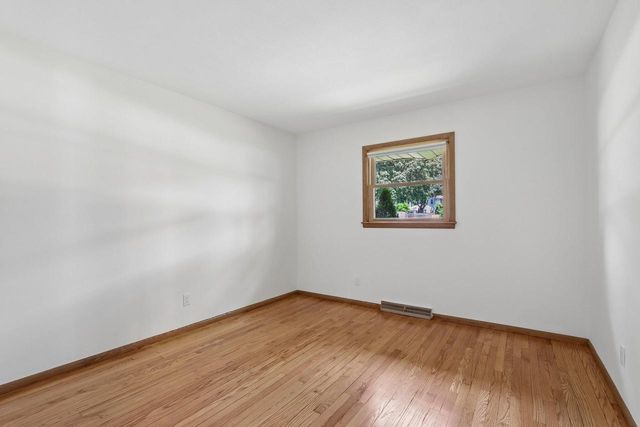 13295 W Old Oak COURT, New Berlin, WI 53151
