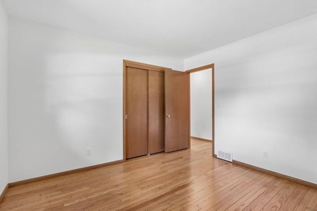 13295 W Old Oak COURT, New Berlin, WI 53151