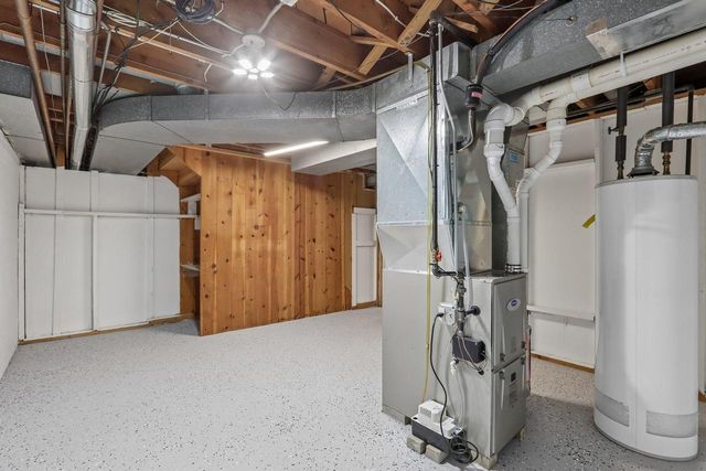 13295 W Old Oak COURT, New Berlin, WI 53151