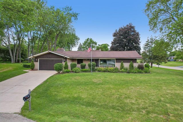 13295 W Old Oak COURT, New Berlin, WI 53151