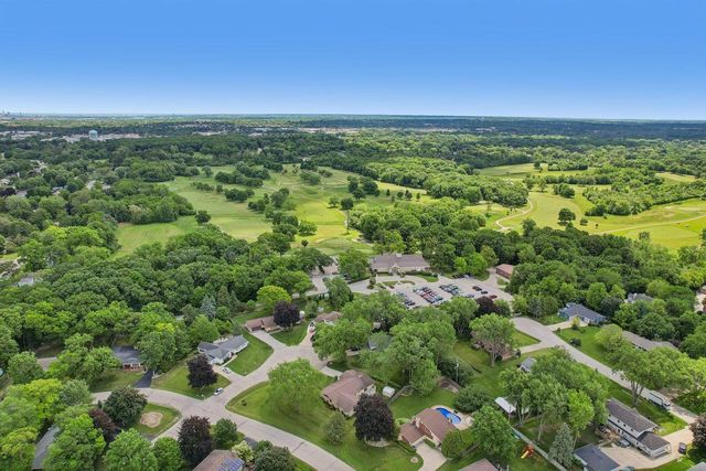 13295 W Old Oak COURT, New Berlin, WI 53151