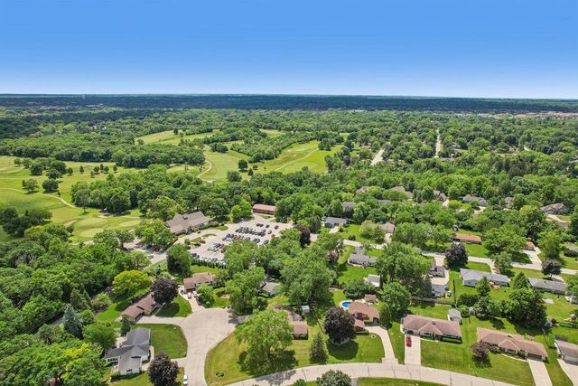13295 W Old Oak COURT, New Berlin, WI 53151