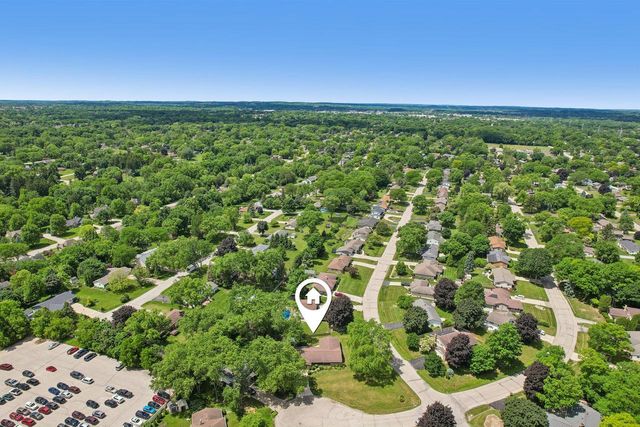 13295 W Old Oak COURT, New Berlin, WI 53151