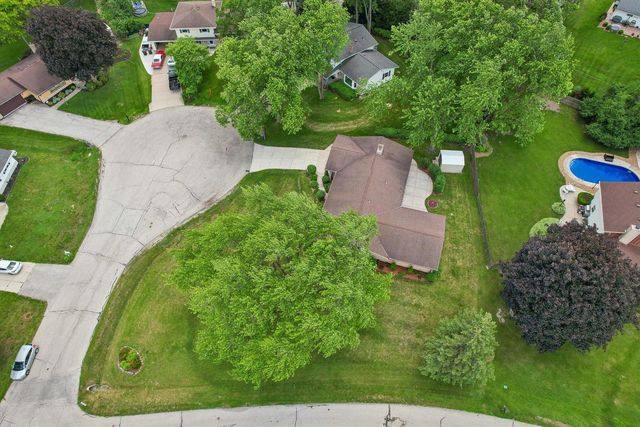 13295 W Old Oak COURT, New Berlin, WI 53151