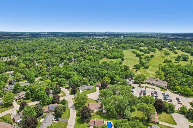 13295 W Old Oak COURT, New Berlin, WI 53151