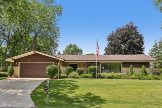 13295 W Old Oak COURT, New Berlin, WI 53151