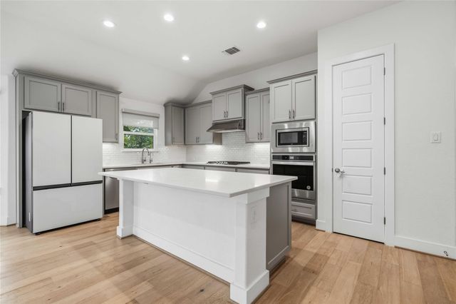 401 Sitlington LN, Austin, TX 78738