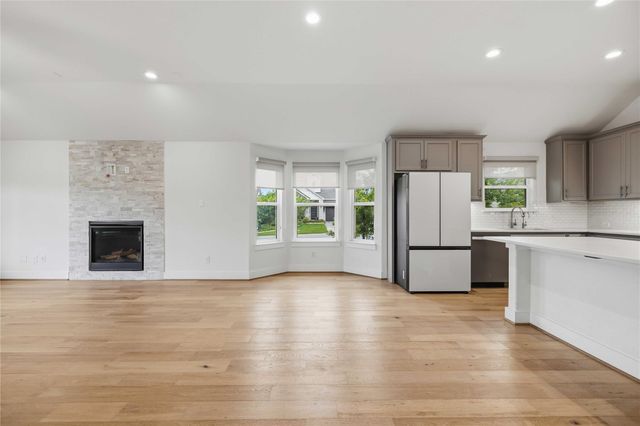 401 Sitlington LN, Austin, TX 78738