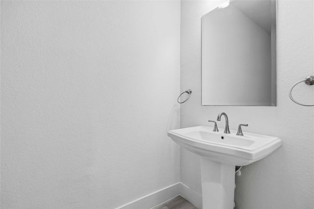 401 Sitlington LN, Austin, TX 78738