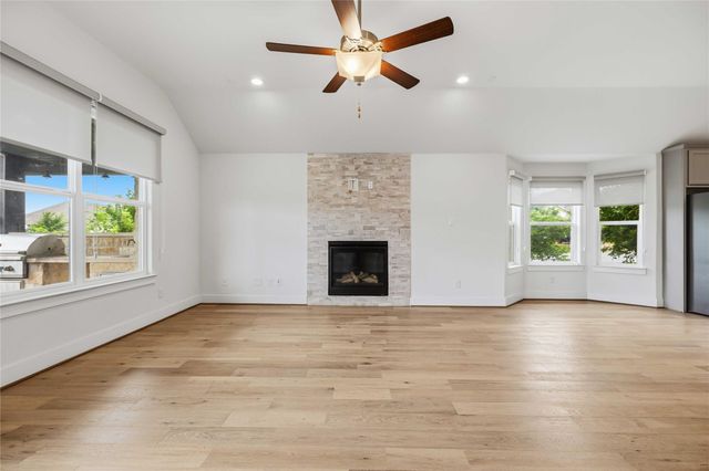 401 Sitlington LN, Austin, TX 78738