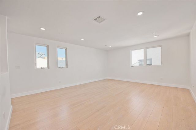 637 N Harvard 637.50, Los Angeles, CA 90004