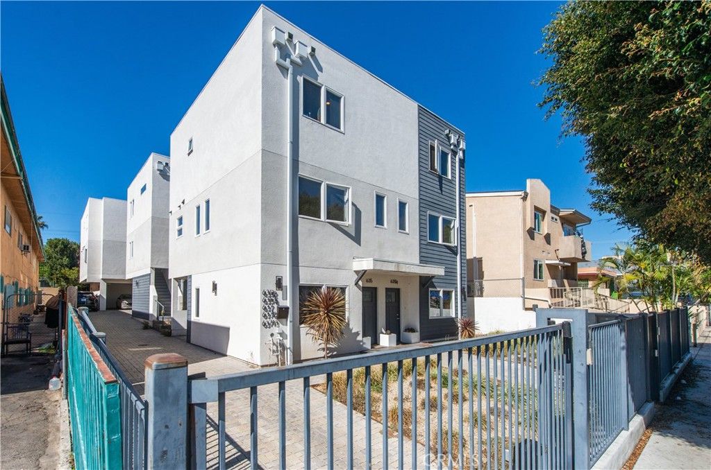 637 N Harvard 637.50, Los Angeles, CA 90004