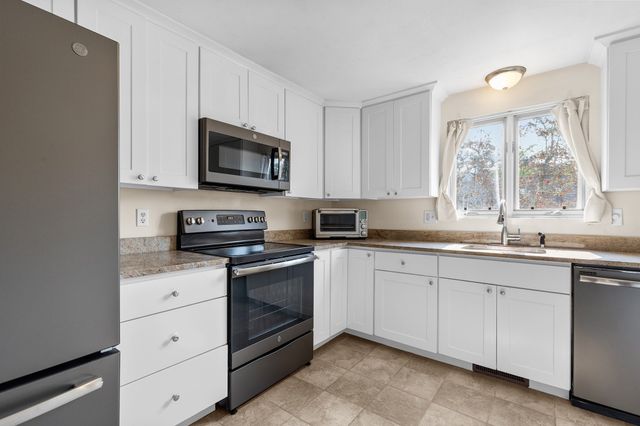 52 Liberty St F3, Plymouth, MA 02360