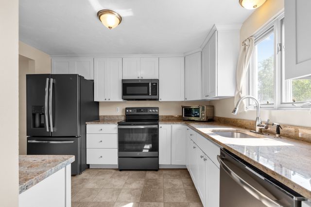 52 Liberty St F3, Plymouth, MA 02360