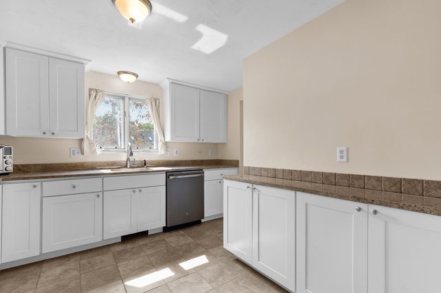 52 Liberty St F3, Plymouth, MA 02360