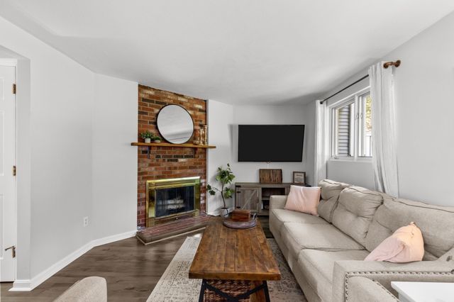 52 Liberty St F3, Plymouth, MA 02360
