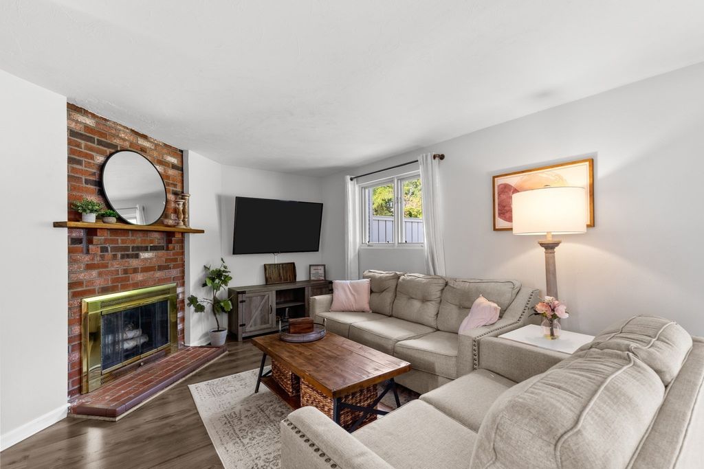 52 Liberty St F3, Plymouth, MA 02360