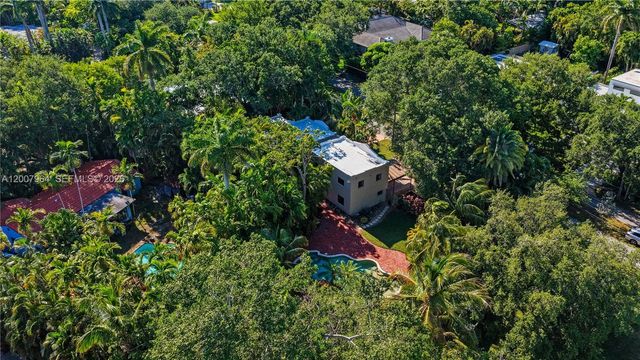 476 NE 119th St, Biscayne Park, FL 33161