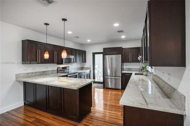 476 NE 119th St, Biscayne Park, FL 33161