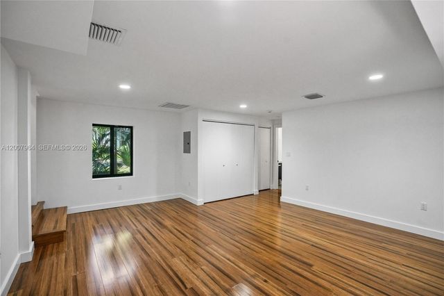 476 NE 119th St, Biscayne Park, FL 33161