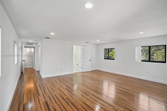 476 NE 119th St, Biscayne Park, FL 33161