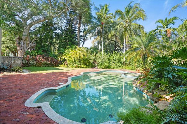 476 NE 119th St, Biscayne Park, FL 33161