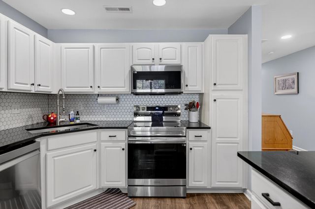 8673 Grassy Oak Trail, North Charleston, SC 29420