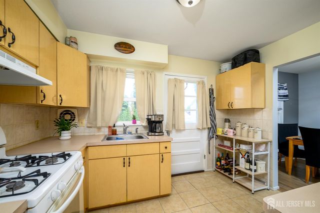 290 Grove Street, Woodbridge Proper, NJ 07095