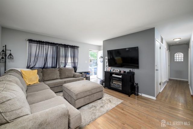 290 Grove Street, Woodbridge Proper, NJ 07095