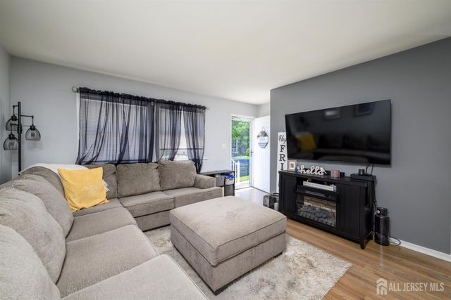 290 Grove Street, Woodbridge Proper, NJ 07095