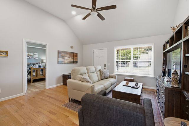 2095 Bolden Dr, Murfreesboro, TN 37127