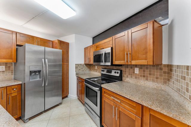 8195 SEVERN Drive A, Boca Raton, FL 33433
