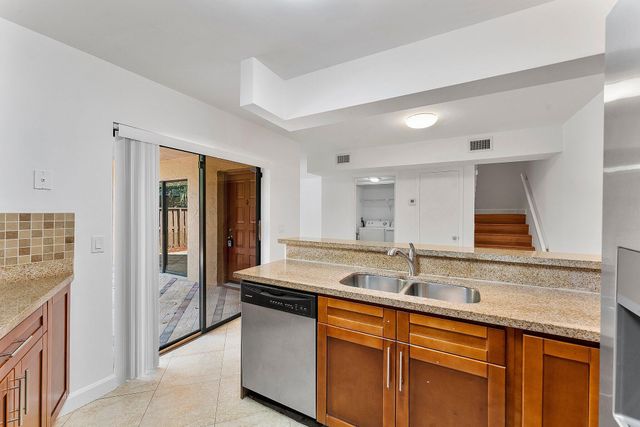 8195 SEVERN Drive A, Boca Raton, FL 33433