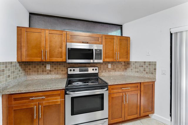 8195 SEVERN Drive A, Boca Raton, FL 33433