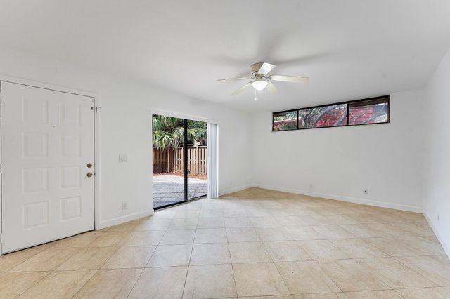 8195 SEVERN Drive A, Boca Raton, FL 33433