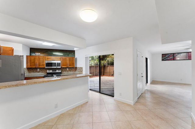 8195 SEVERN Drive A, Boca Raton, FL 33433