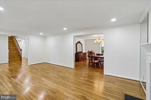 9812 CANAL RD, Montgomery Village, MD 20886