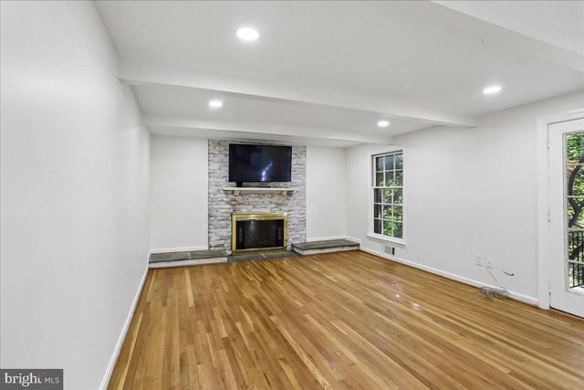 9812 CANAL RD, Montgomery Village, MD 20886