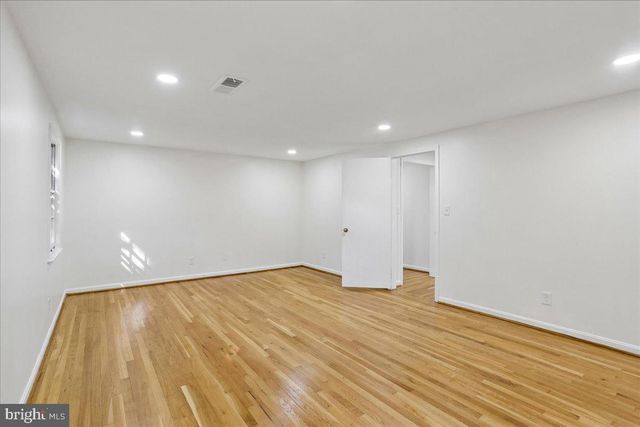 9812 CANAL RD, Montgomery Village, MD 20886