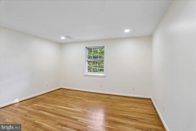 9812 CANAL RD, Montgomery Village, MD 20886