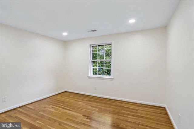 9812 CANAL RD, Montgomery Village, MD 20886